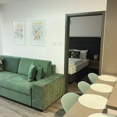 Hock Aparthotel 4*